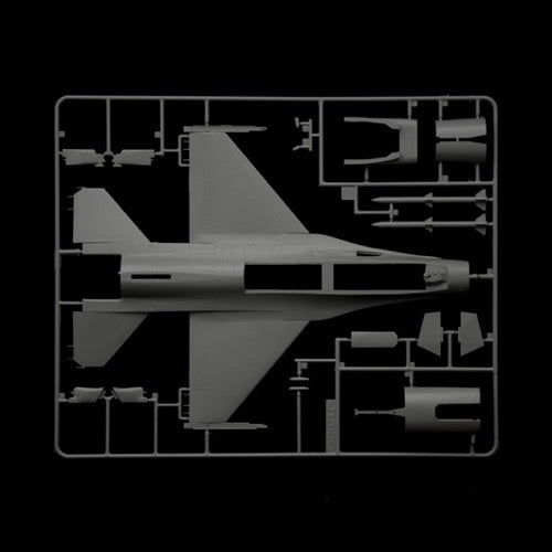 Italeri 35105 1/48 F-16C Fighting Falcon War Thunder Series
