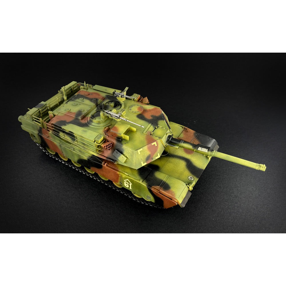Italeri 35108 1/35 M1A1 Abrams includes Australian Decals War Thunder Series