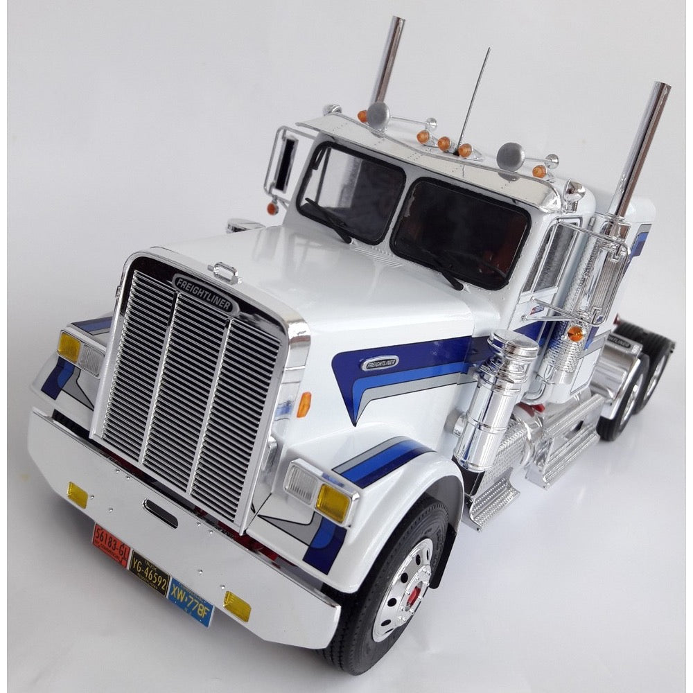 Italeri 3859 1/24 Freightliner FLC