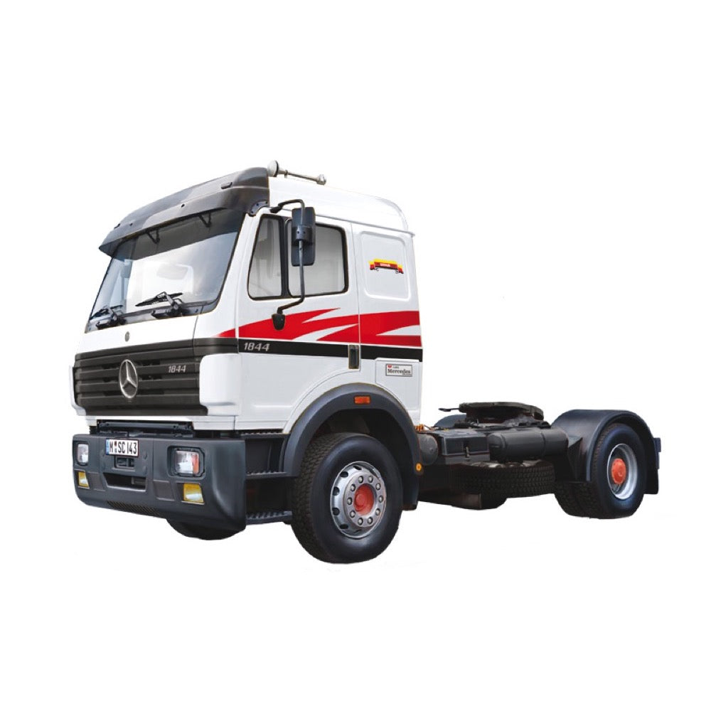Italeri 3956S 1/24 Mercedes Benz Sk 1844LS V8