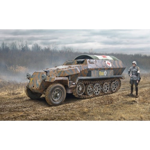 Italeri 7077 1/72 Sd.Kfz 251/8 Ambulance Plastic Model Kit