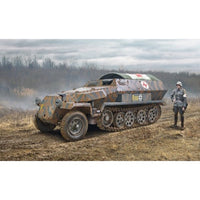 Italeri 7077 1/72 Sd.Kfz 251/8 Ambulance Plastic Model Kit