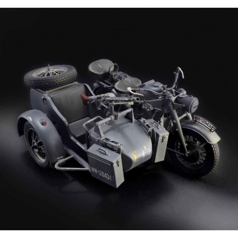 Italeri 7406 1/9 Zundapp KS750 with Sidecar