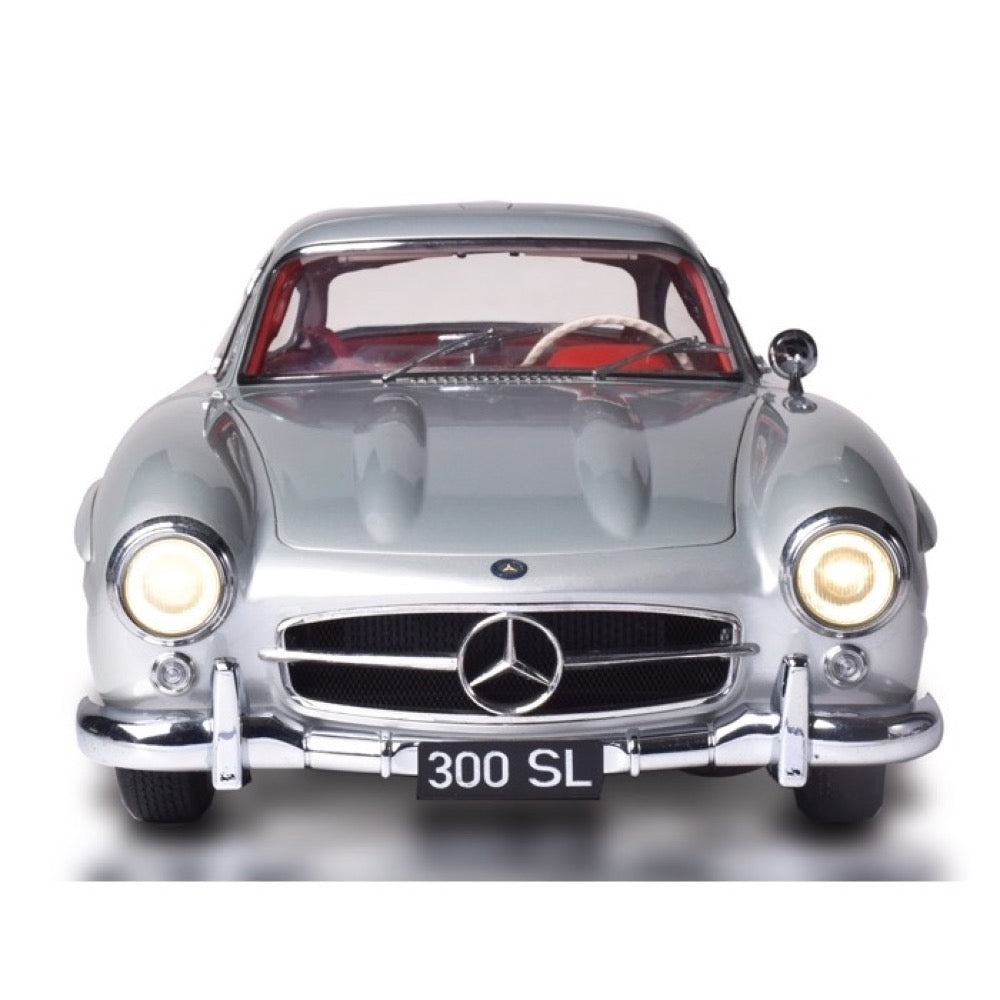 IXO Models 1/8 Mercedes-Benz 300 SL-S