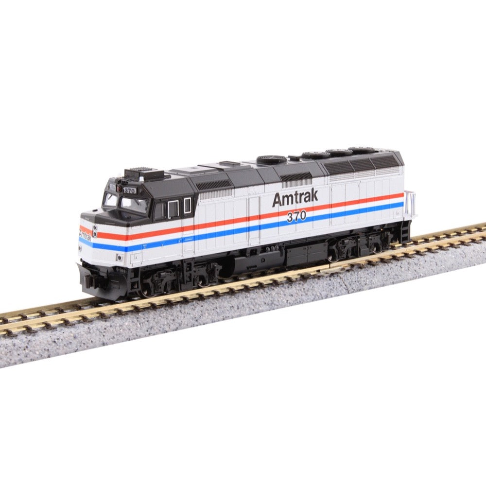 Kato Amtrak F40PH with 3 Coaches