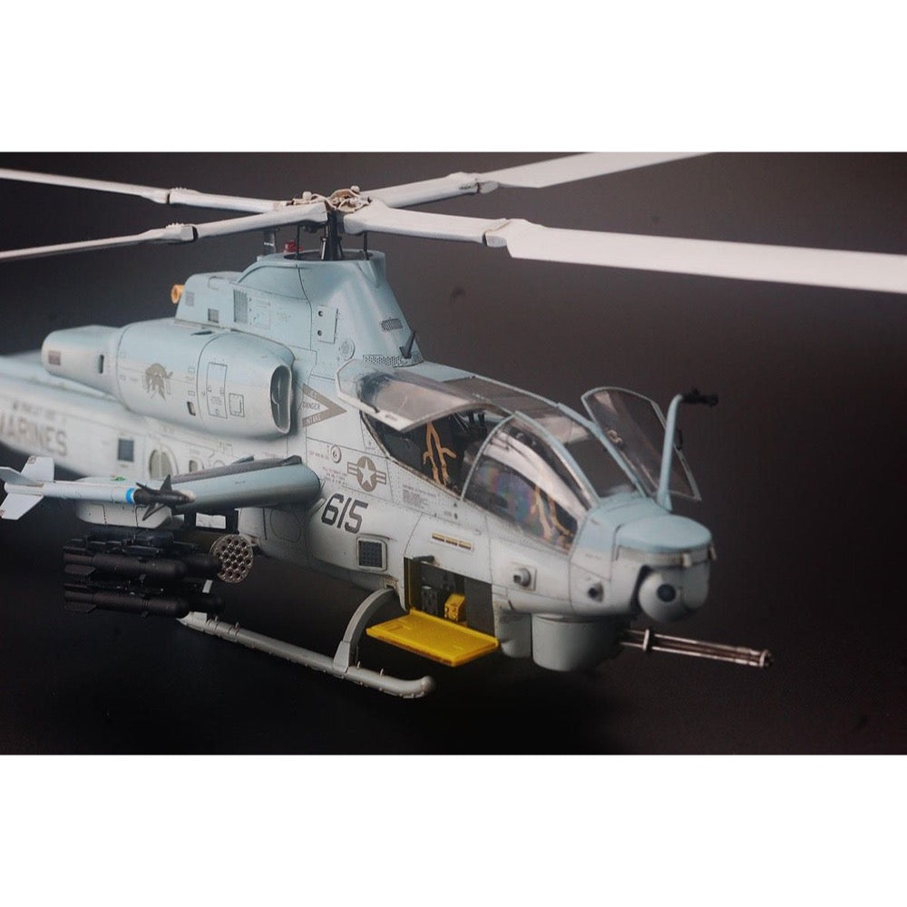Kitty Hawk 80125 1/48 AH-1Z Viper