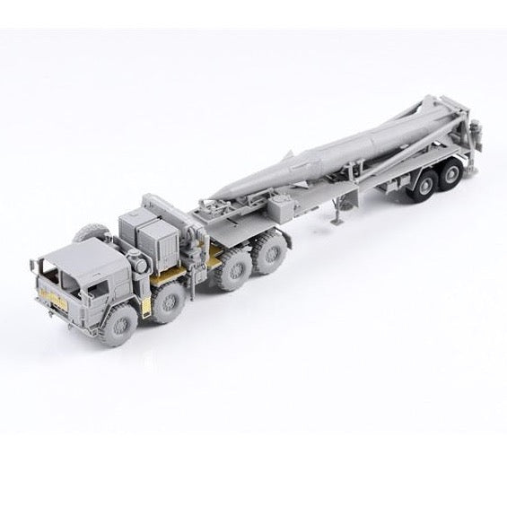Modelcollect UA72084 NATO M1001 MAN Tractor & Pershing Missile Erector