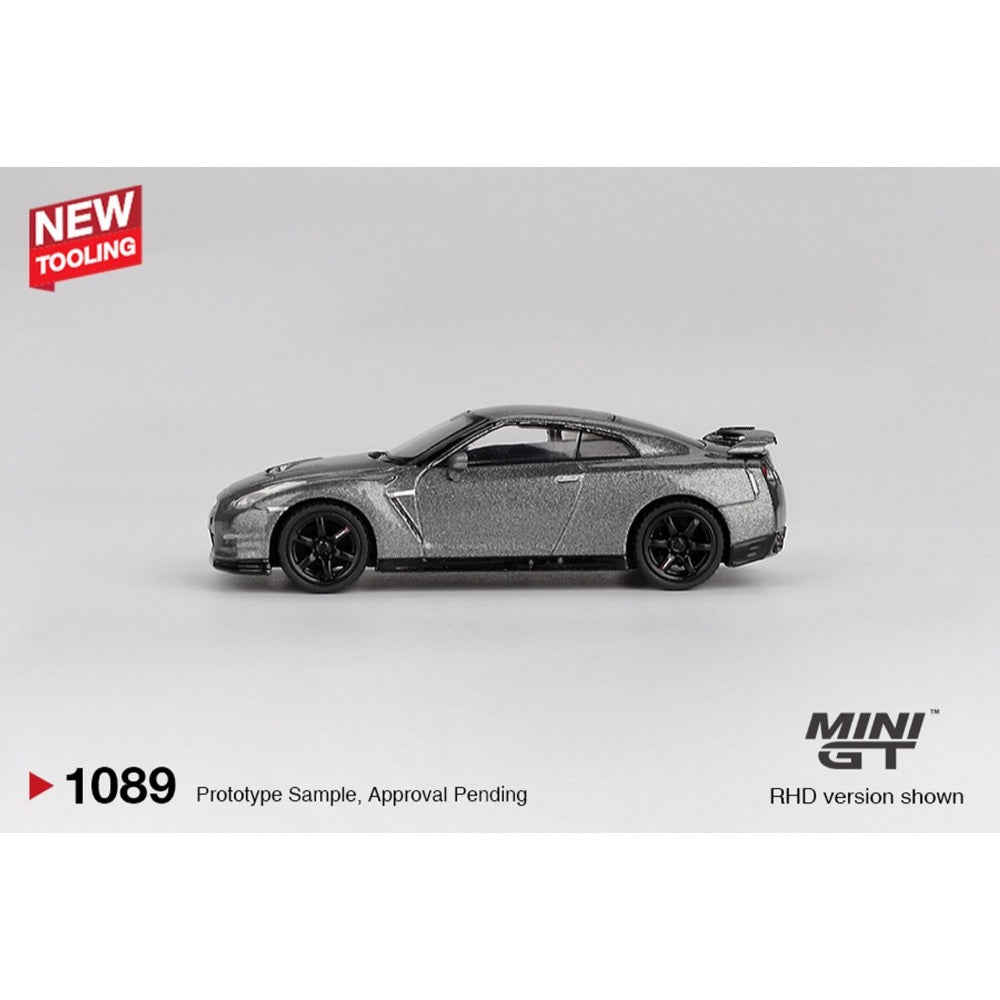 Mini GT MGT01089-R 1/64 Nissan GT-R 2013 Dark Metal Gray Nismo R35 CRS Version 840456308837