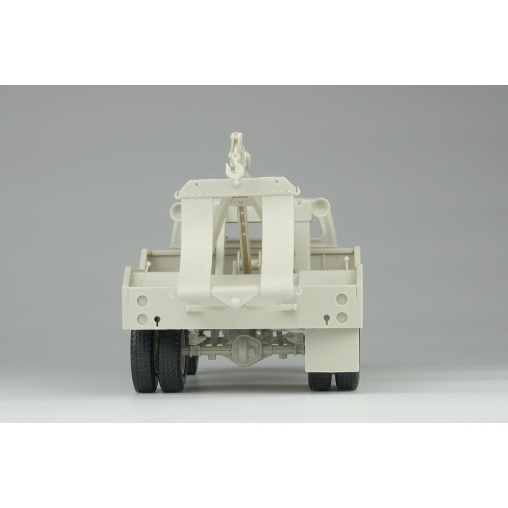 Moebius 2598 1/25 1972 Ford F-350 Wrecker 4x4 High Side