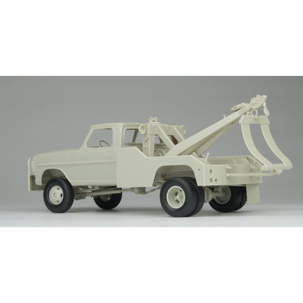 Moebius 2598 1/25 1972 Ford F-350 Wrecker 4x4 High Side