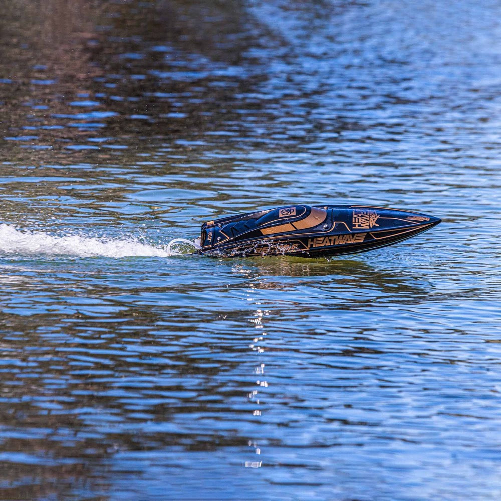 Pro Boat Heatwave Recoil 2 V2 26in Self Righting Brushless Black Gold RC Boat PRB08041V2T1