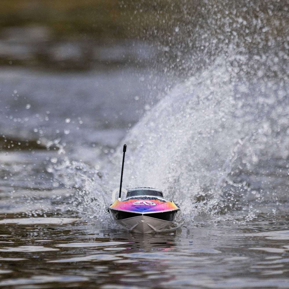 Pro Boat Recoil 2 18 inch Self-Righting Brushless Deep-V RC Boat Heatwave White PRB08053T2