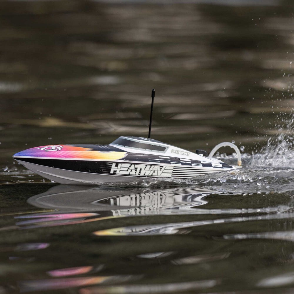 Pro Boat Recoil 2 18 inch Self-Righting Brushless Deep-V RC Boat Heatwave White PRB08053T2