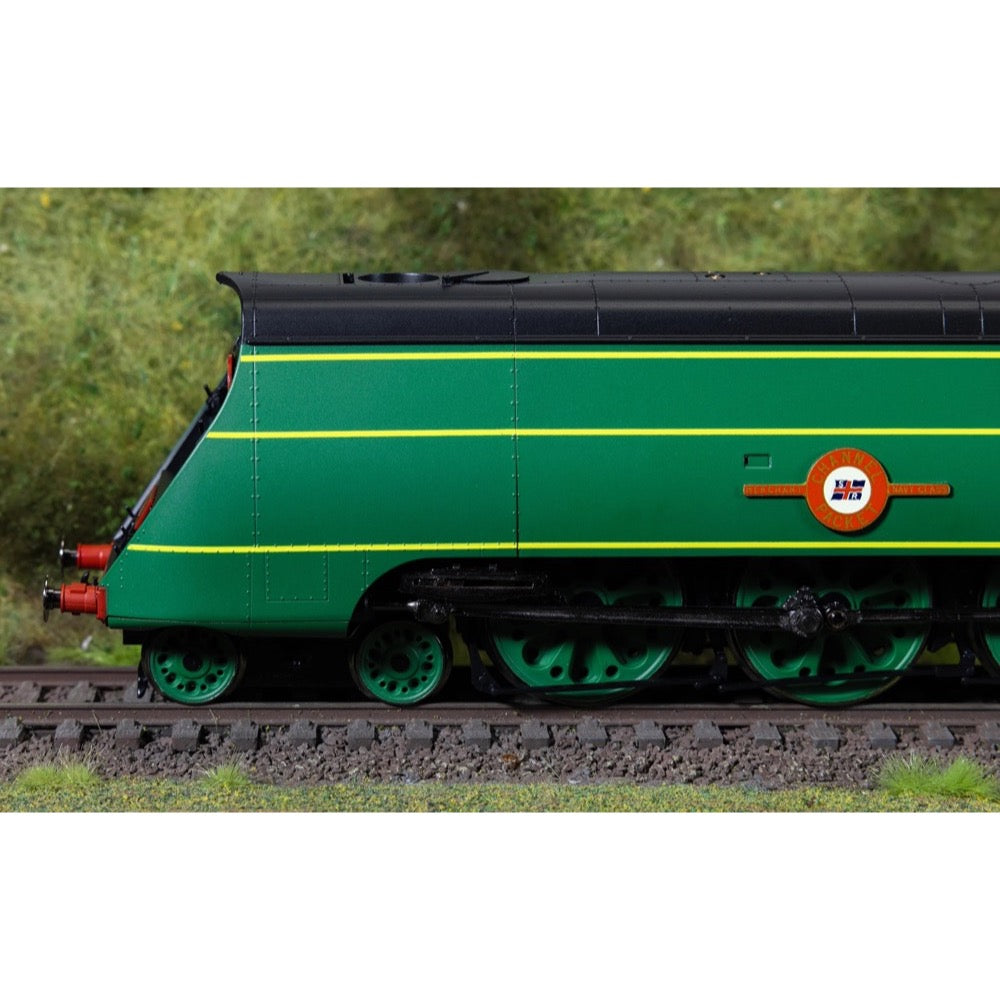 Hornby R30399SS SR Merchant Navy Class 21C1 Channel Packet with Steam Generator