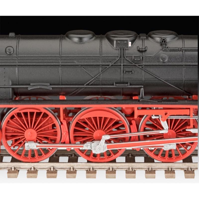 Revell 02172 1/87 Express Locomotive BR01 with Tender T32