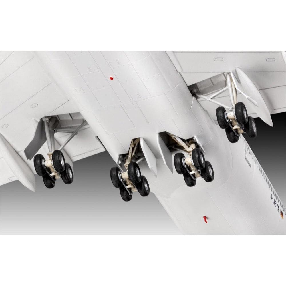 Revell 03891 1/144 Boeing 747-8 Lufthansa New Livery