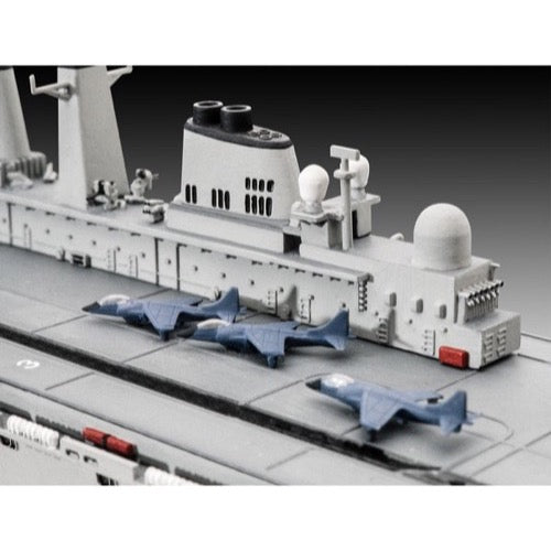Revell 05172 1/700 HMS Invincible Falklands War