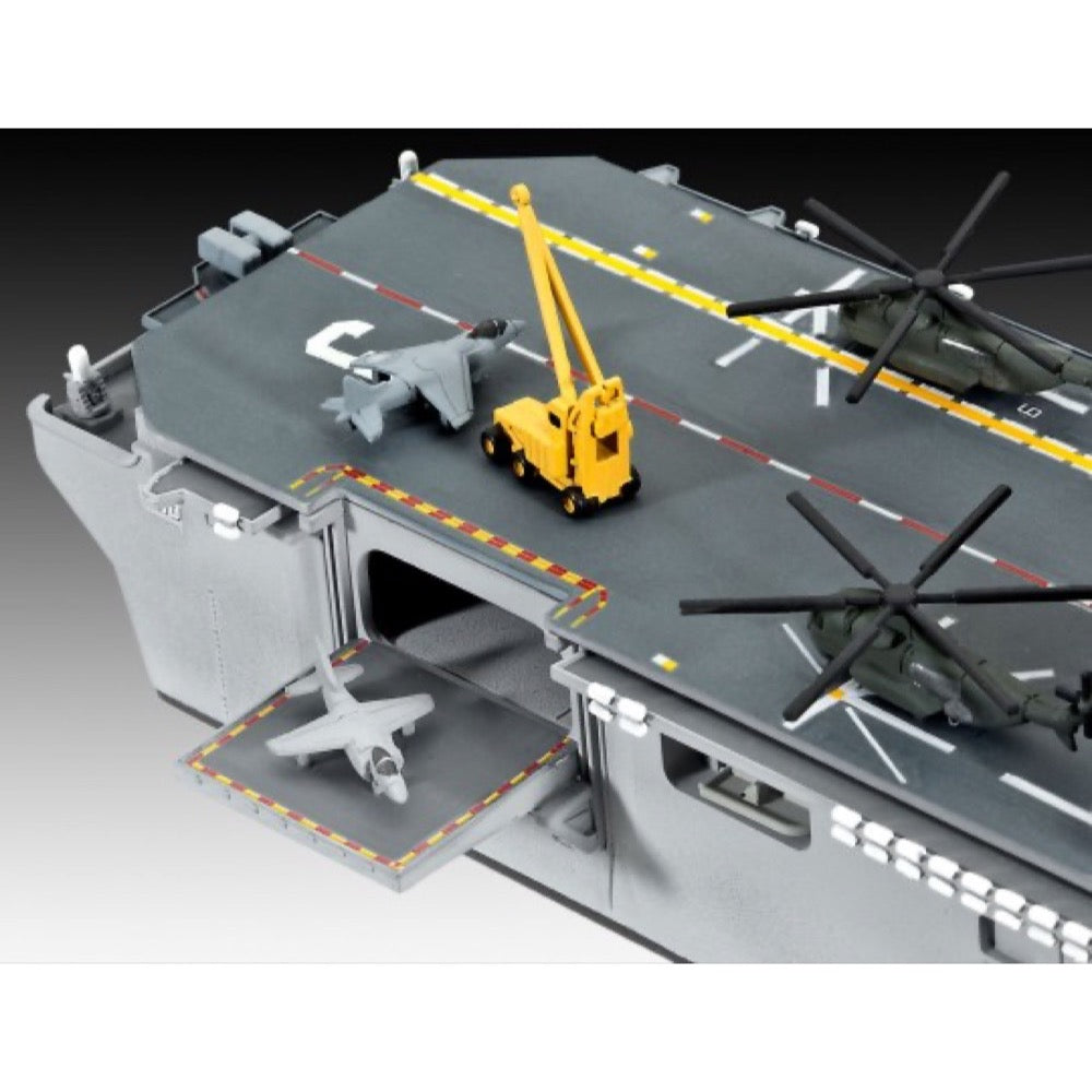 Revell 05178 1/700 Assault Carrier USS WASP Class
