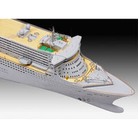 Revell 05199 1/400 Ocean Liner Queen Mary 2 (Platinum Edition)