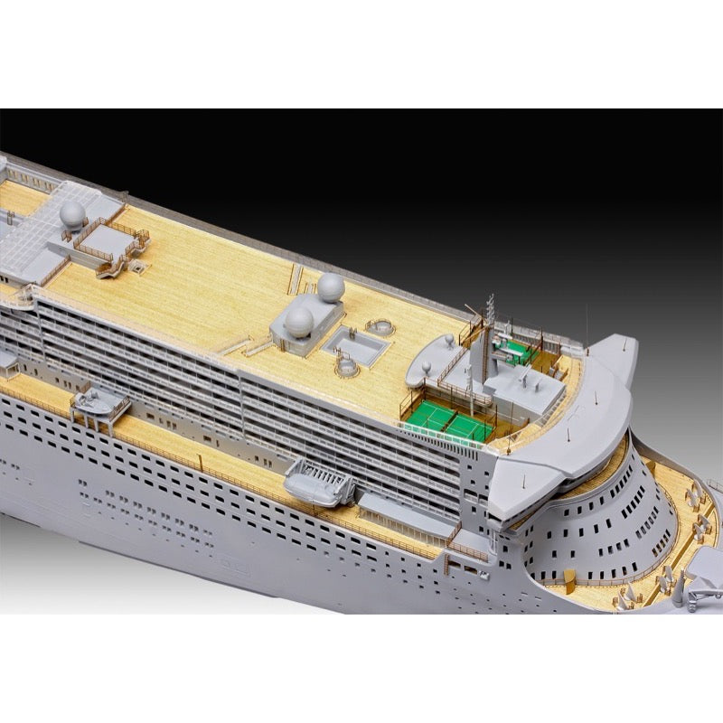 Revell 05199 1/400 Ocean Liner Queen Mary 2 (Platinum Edition)