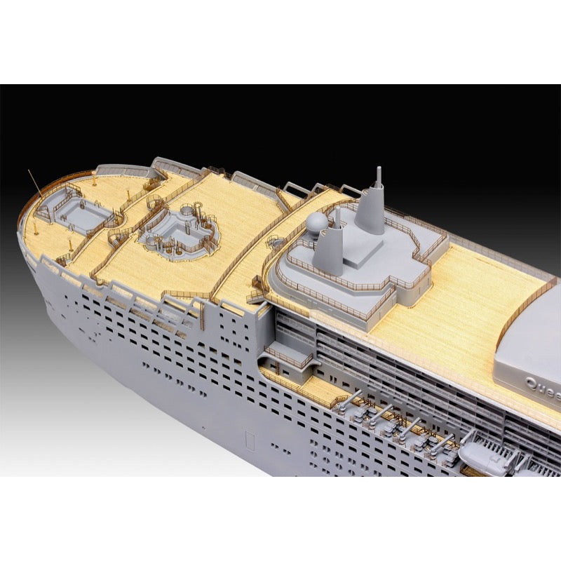 Revell 05199 1/400 Ocean Liner Queen Mary 2 (Platinum Edition)