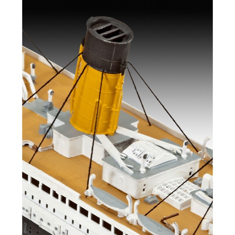 Revell 05210 1/700 R.M.S Titanic