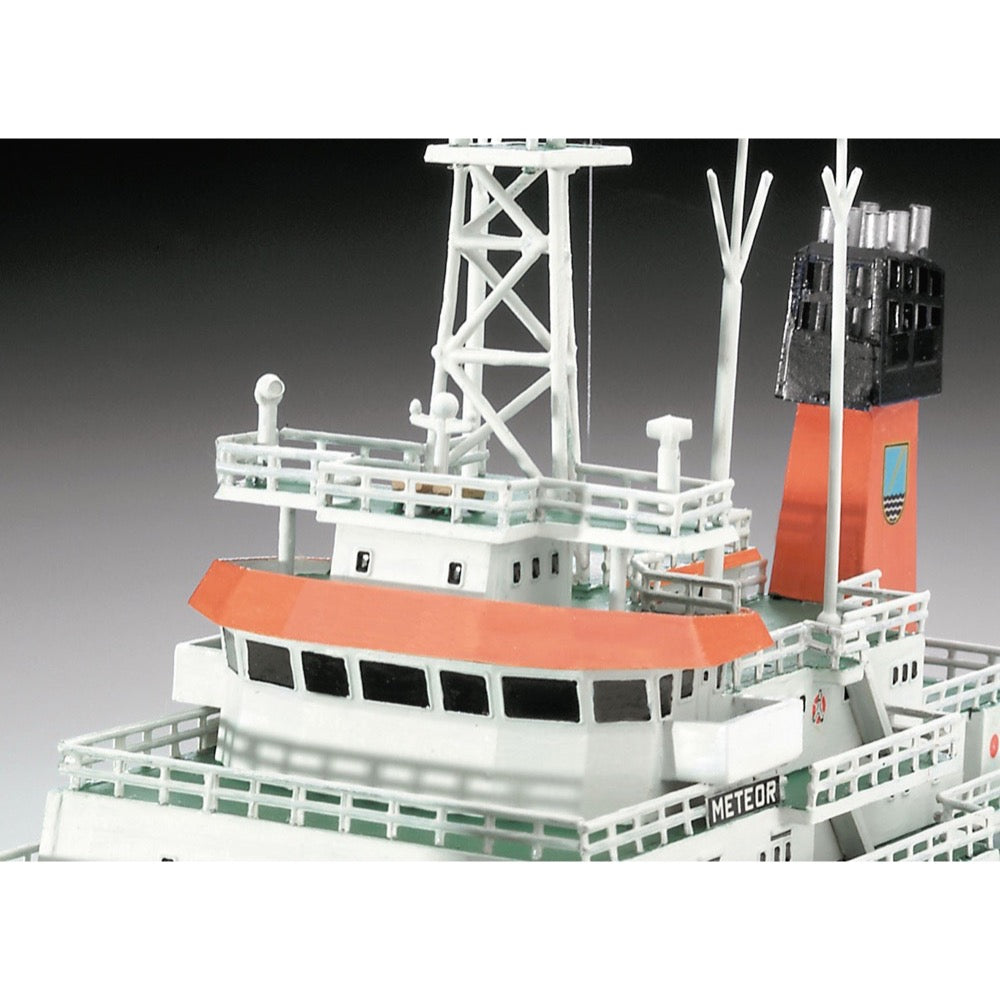 Revell 05218 1/300 German Research Vessel Meteor