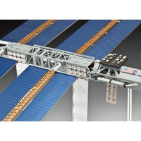 Revell 05651 1/144 25th Anniversary International Space Station ISS Platinum Edition Gift Set