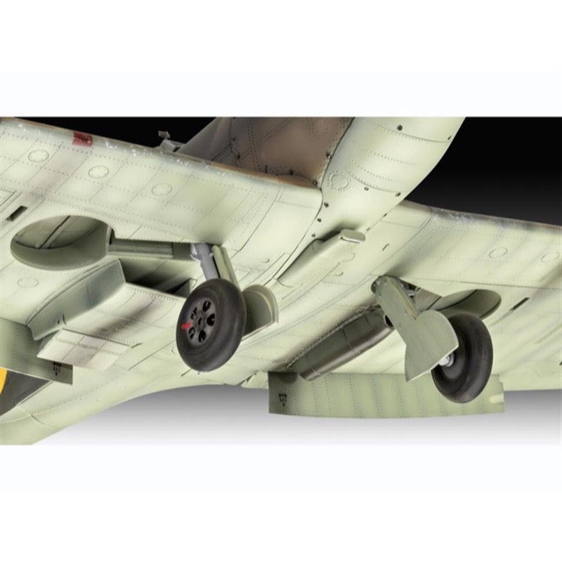 Revell 05688 1/32 Supermarine Spitfire Mk.II Iron Maiden Gift Set
