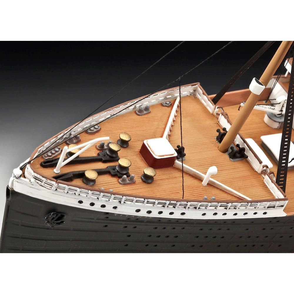 Revell 05715 1/400 RMS Titanic 100th Anniversary Special Edition