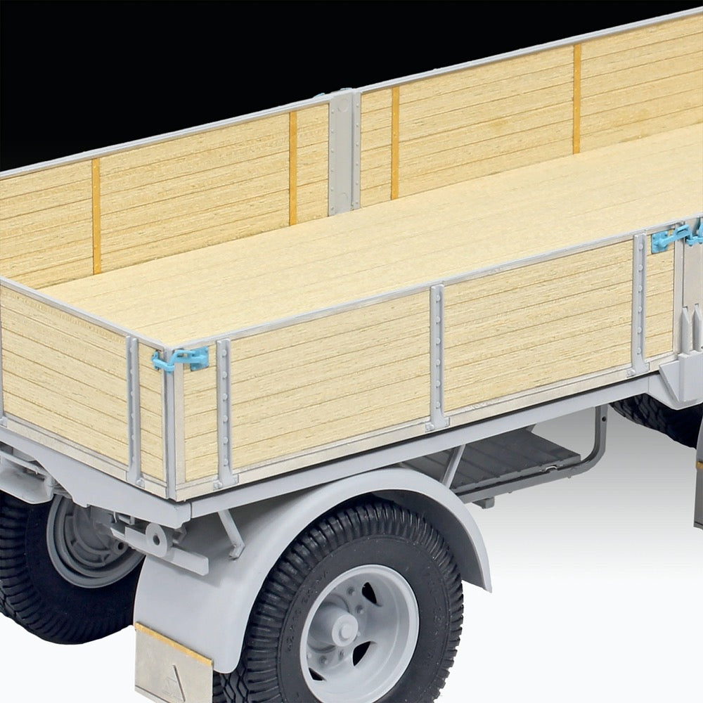 Revell 07580 1/24 Bussing 8000 S 13 with Trailer