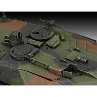 Revell 05631 1/35 70 Years Bundeswehr Leopard 2 A6A2 Exclusive Edition Gift Set