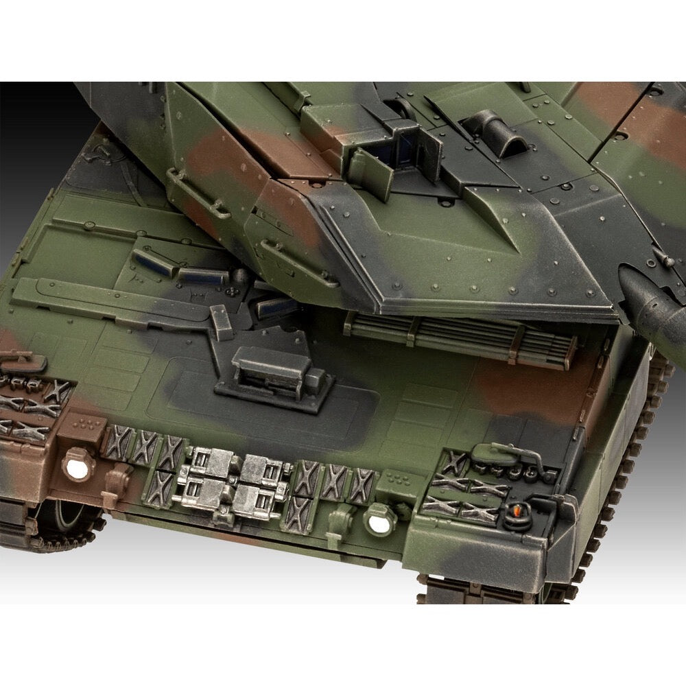 Revell 05631 1/35 70 Years Bundeswehr Leopard 2 A6A2 Exclusive Edition Gift Set