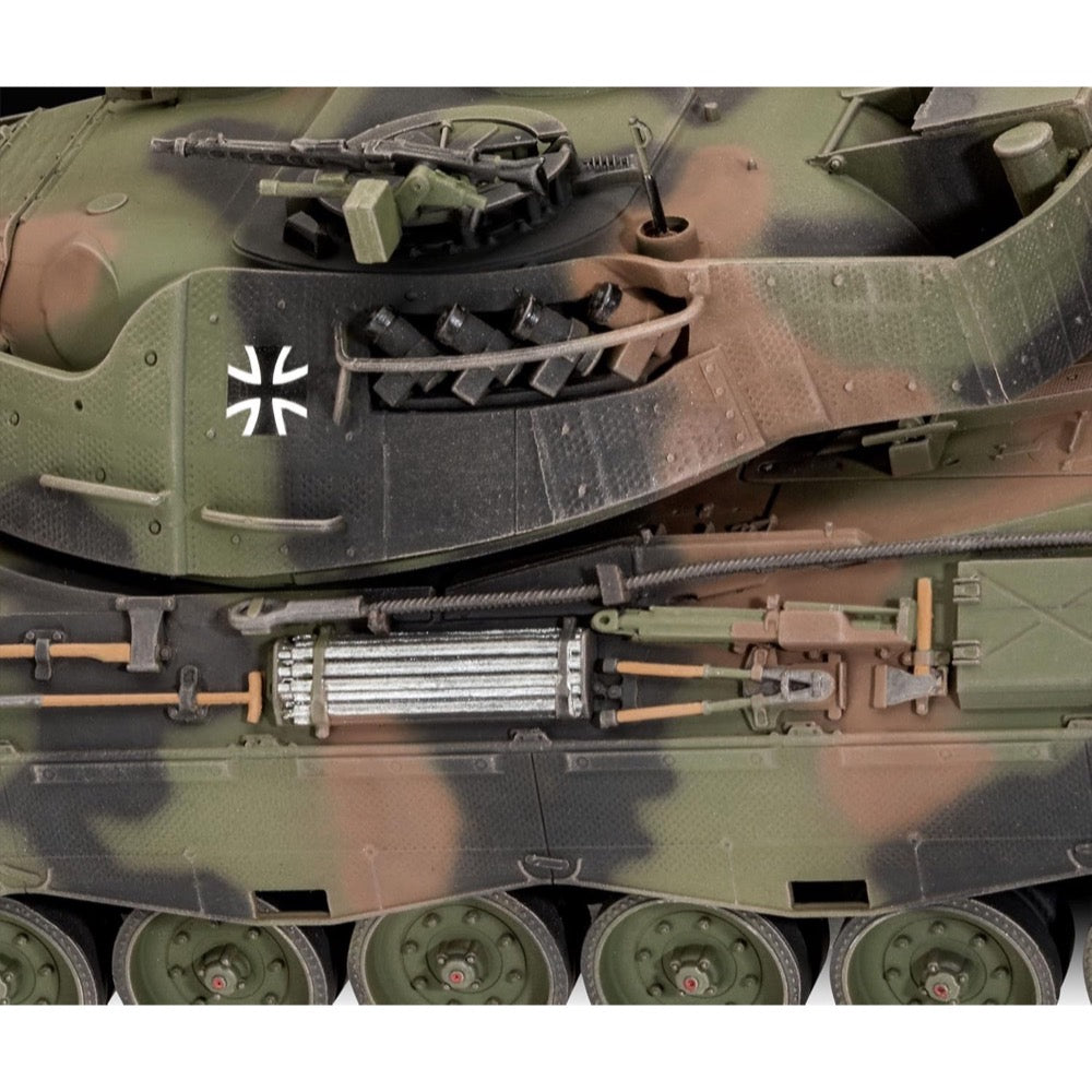 Revell 63320 1/35 Leopard 1A5 Model Kit Set