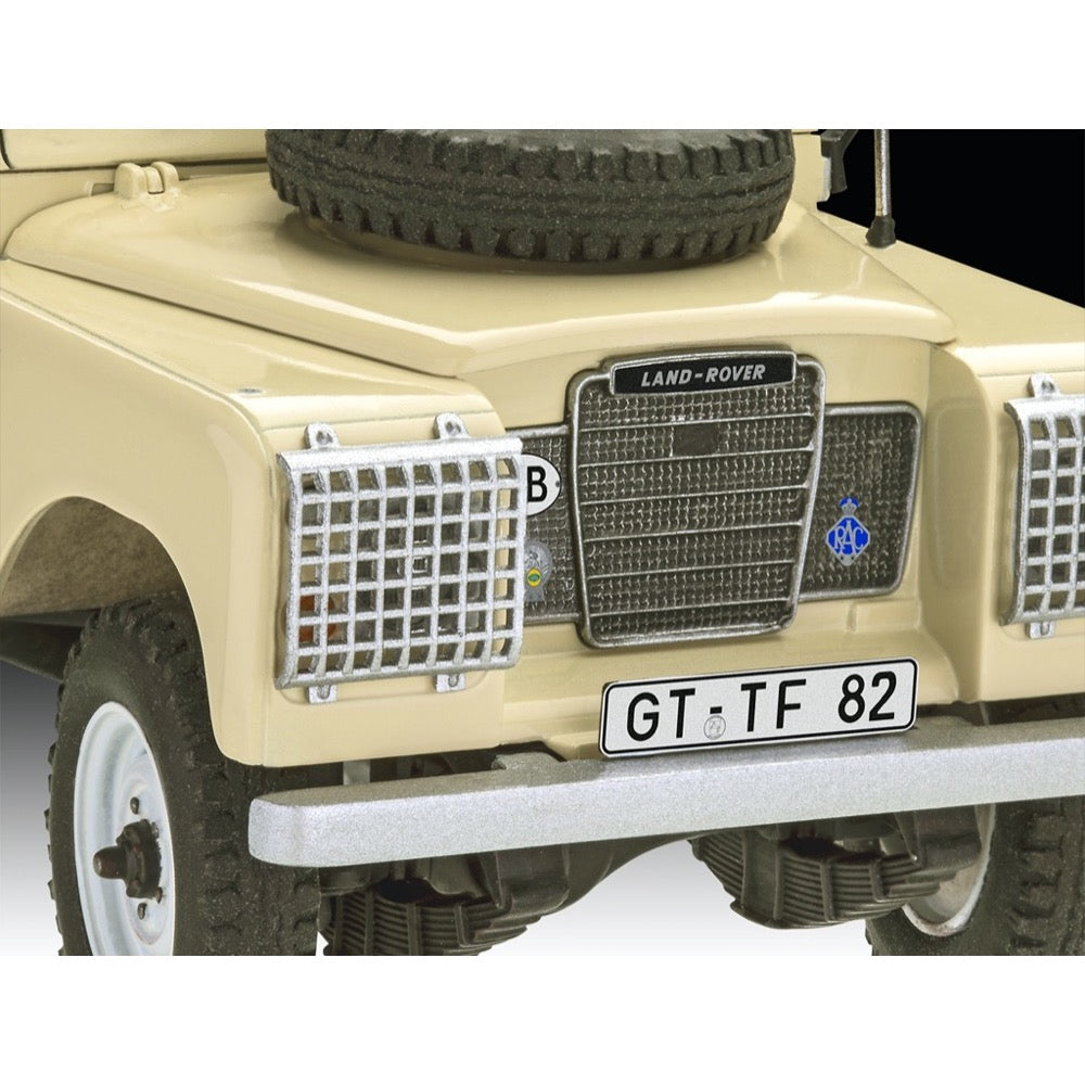 Revell 07056 1/24 Land Rover Series III LWB Commercial