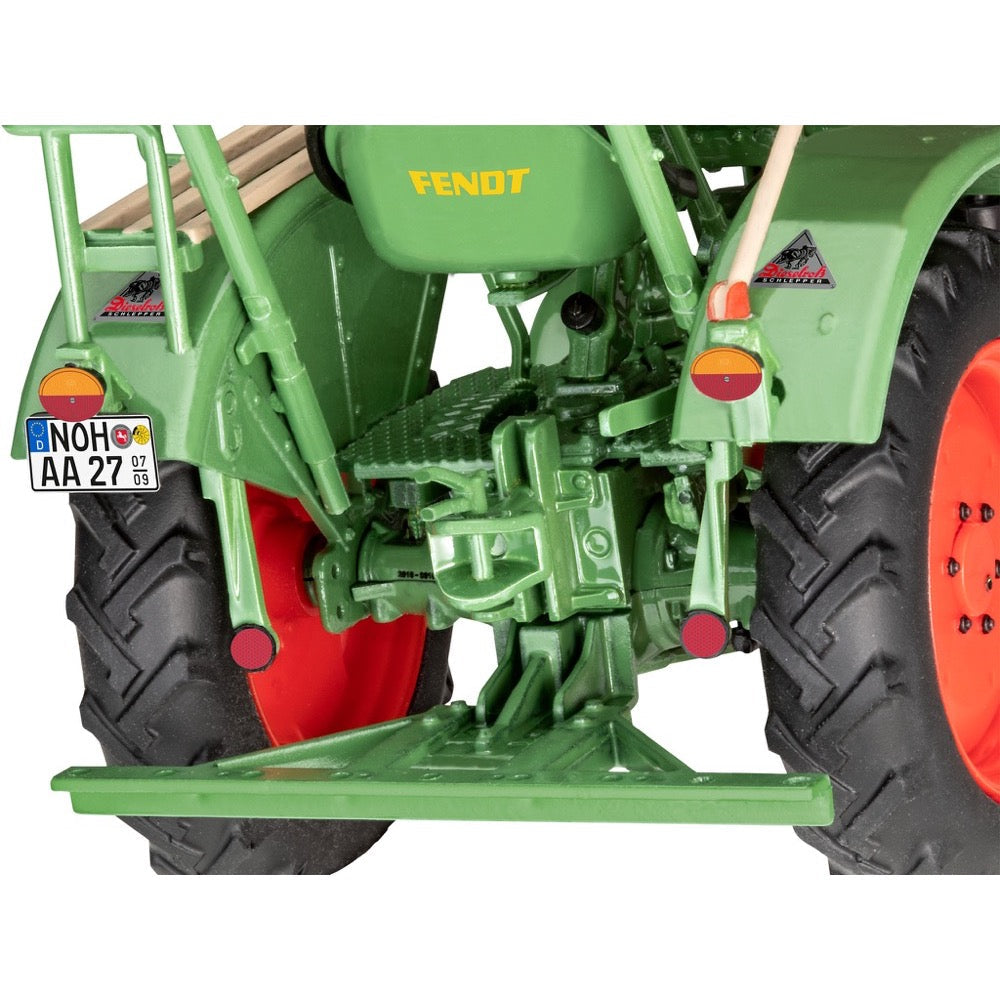 Revell 67822 1/24 Fendt F20 Dieselros Easy Click System Starter Set