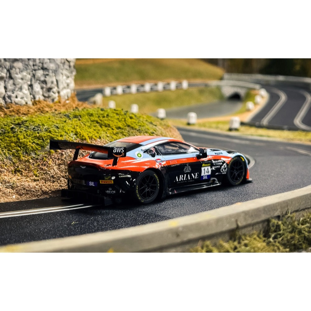 Scalextric C4655 Aston Martin GT3 Vantage 12hrs of Bathurst 2025 Gulf Edition Slot Car