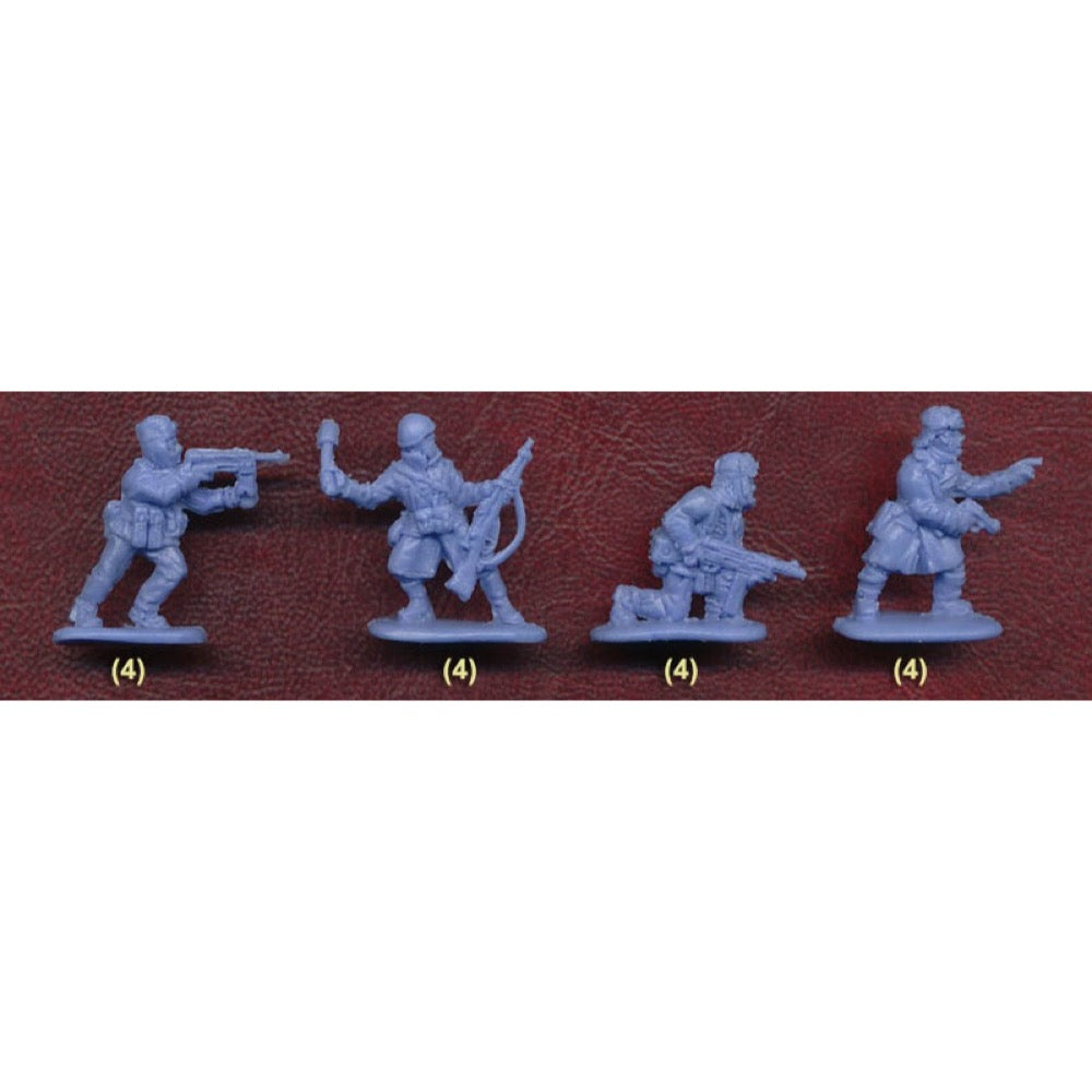 Strelets M082 1/72 WWII Italian Army in Winter Dress (Stalingrad) (re-issue)