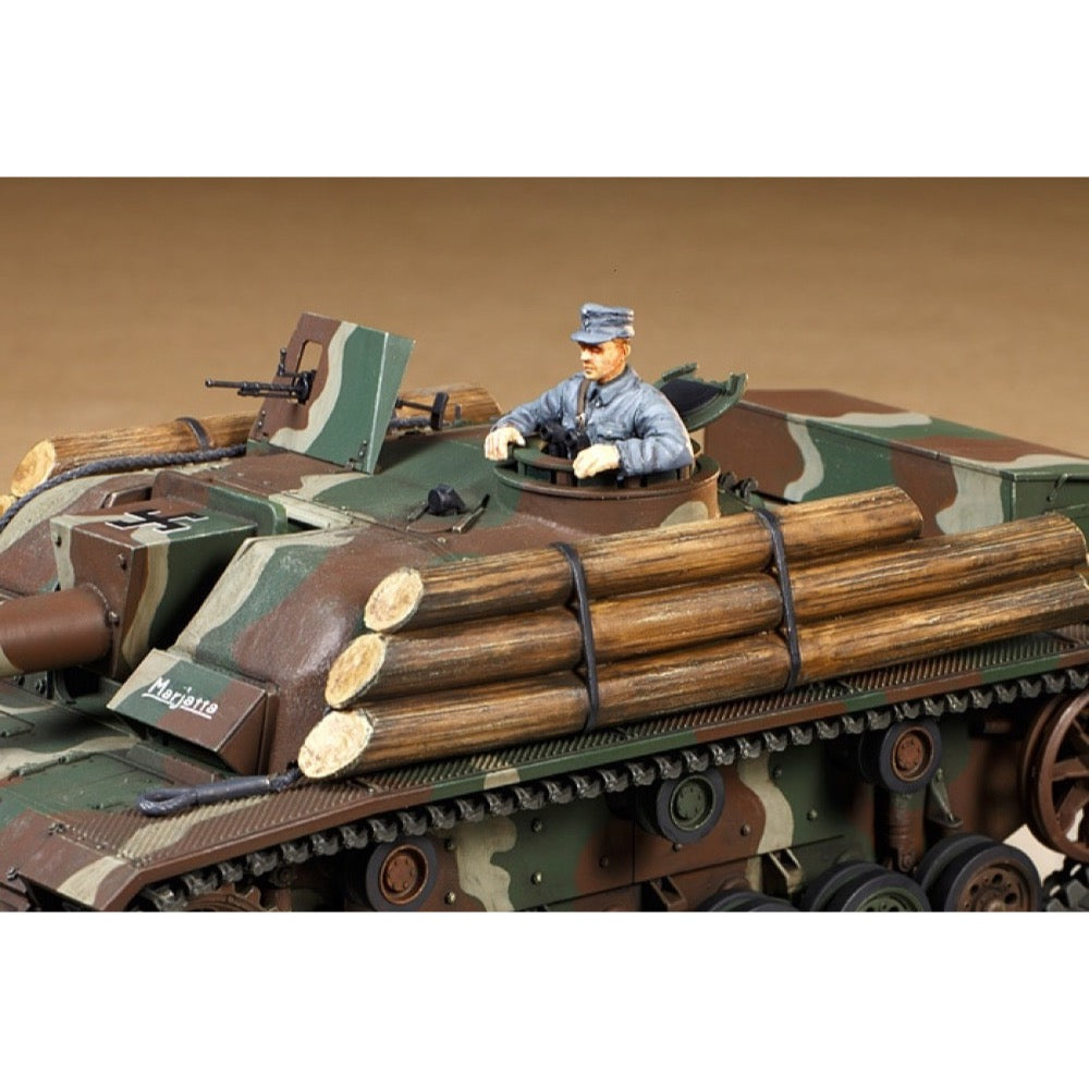 Tamiya 35310 1/35 Sturmgeschutz III G Finnish Army Assault Gun