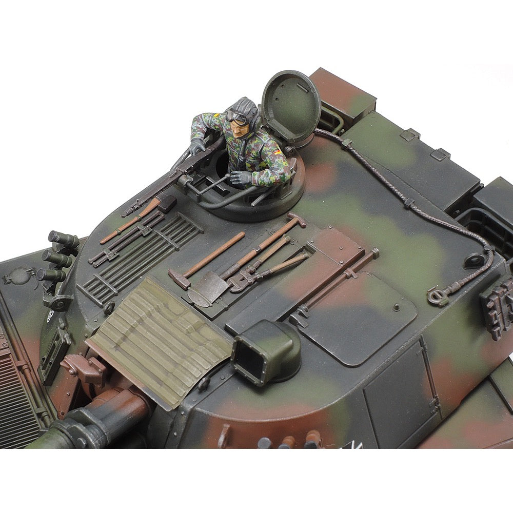Tamiya 37022 1/35 Self-Propelled Howitzer M109A3G Plastic Model Kit