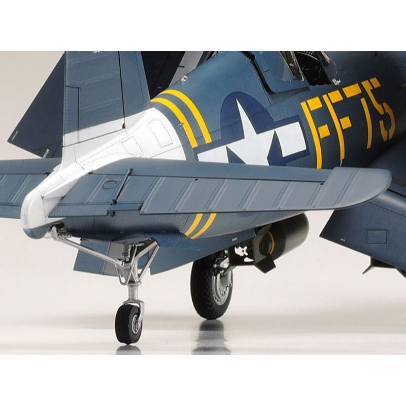 Tamiya 60327 1/32 F4U-1D Corsair
