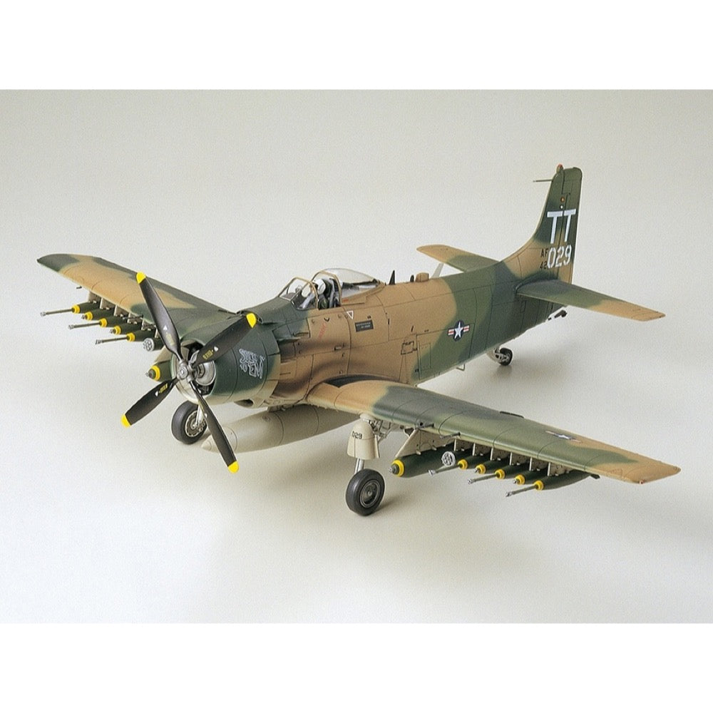 Tamiya 61073 1/48 Douglas A-1J Skyraider US Air Force