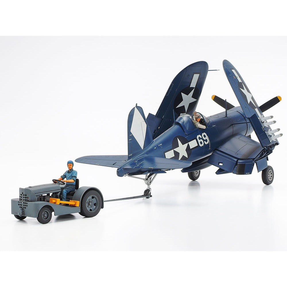 Tamiya 61085 1/48 F4U-1D Corsair with Tug