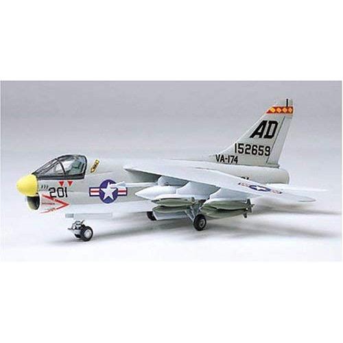 Tamiya 61607 1/100 LTV Corsair II Plastic Model Kit