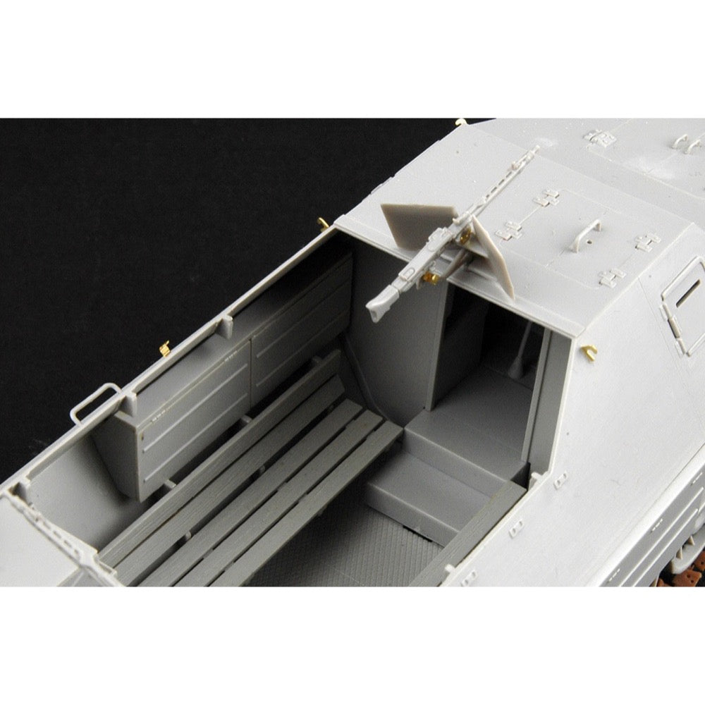 Trumpeter 1/35 Sd.Kfz.8 Gepanzerte 12t Model Kit