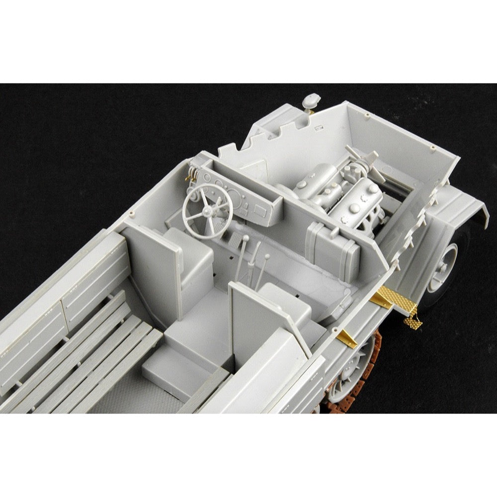 Trumpeter 1/35 Sd.Kfz.8 Gepanzerte 12t Model Kit