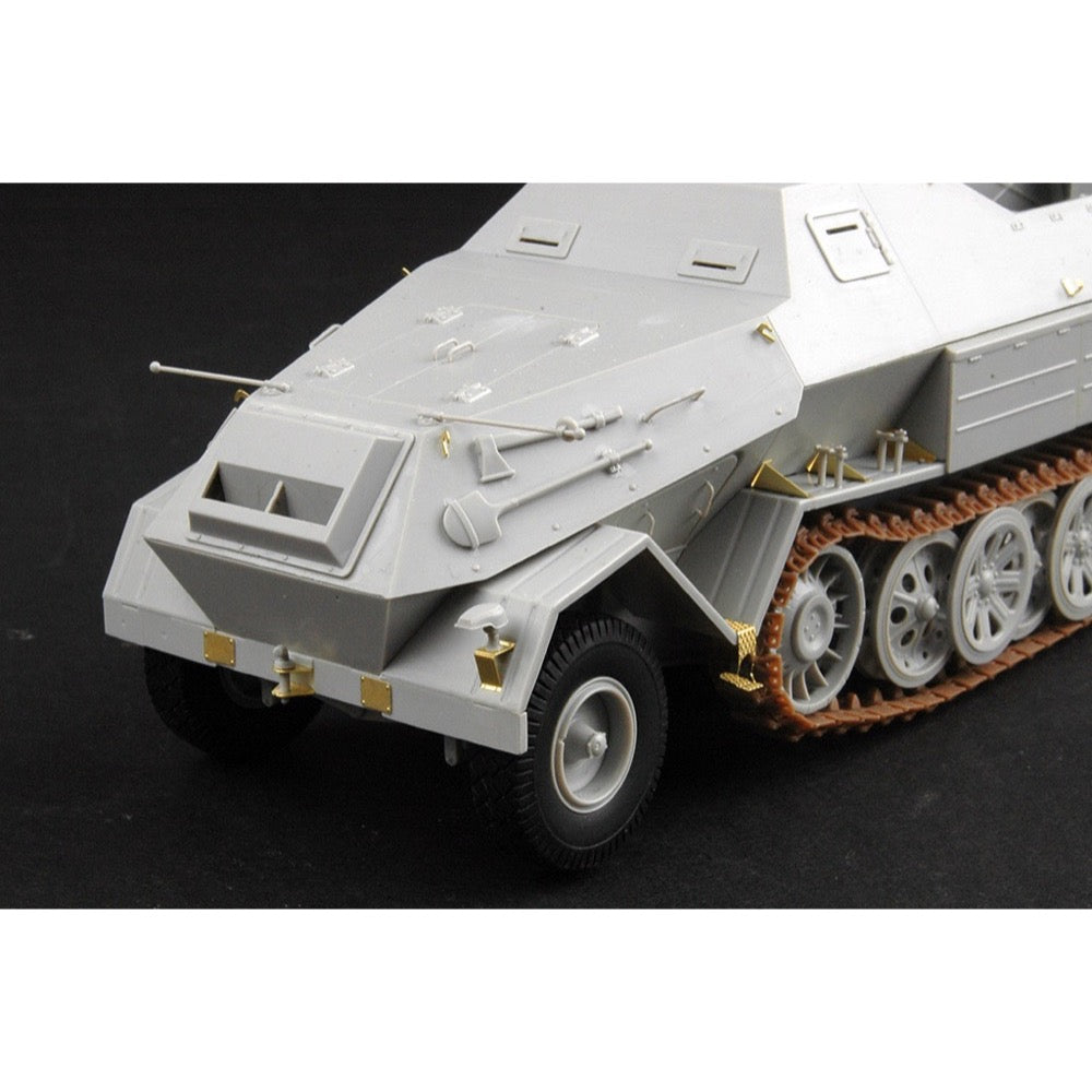 Trumpeter 1/35 Sd.Kfz.8 Gepanzerte 12t Model Kit