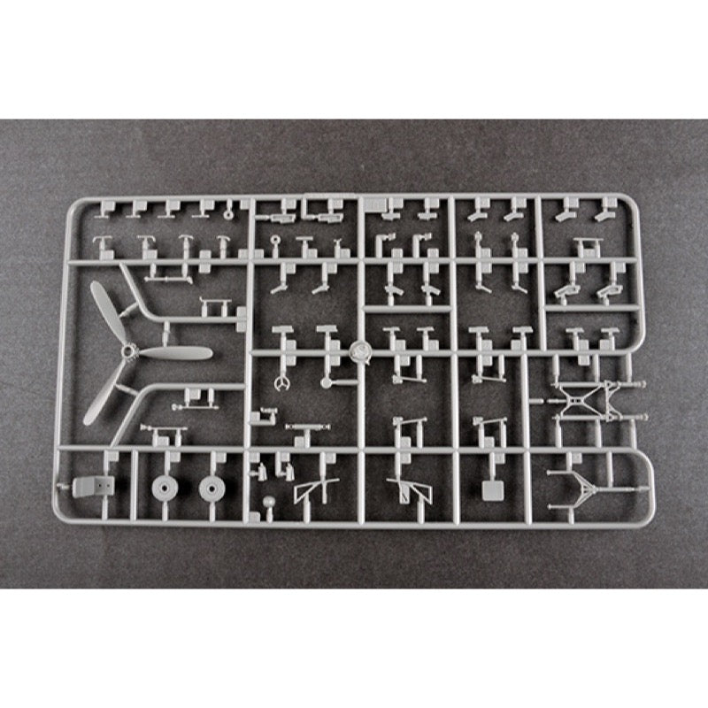 Trumpeter 05813 1/48 DC-3 CNAC