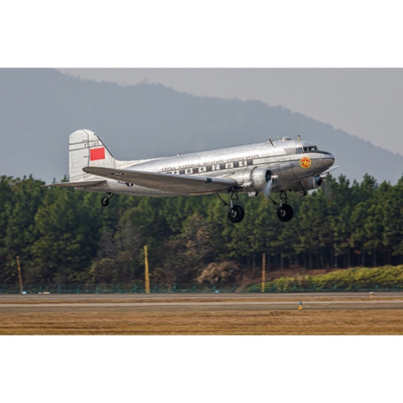 Trumpeter 05813 1/48 DC-3 CNAC