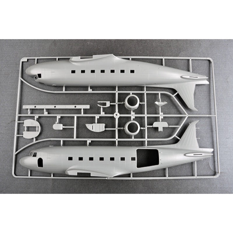 Trumpeter 05813 1/48 DC-3 CNAC